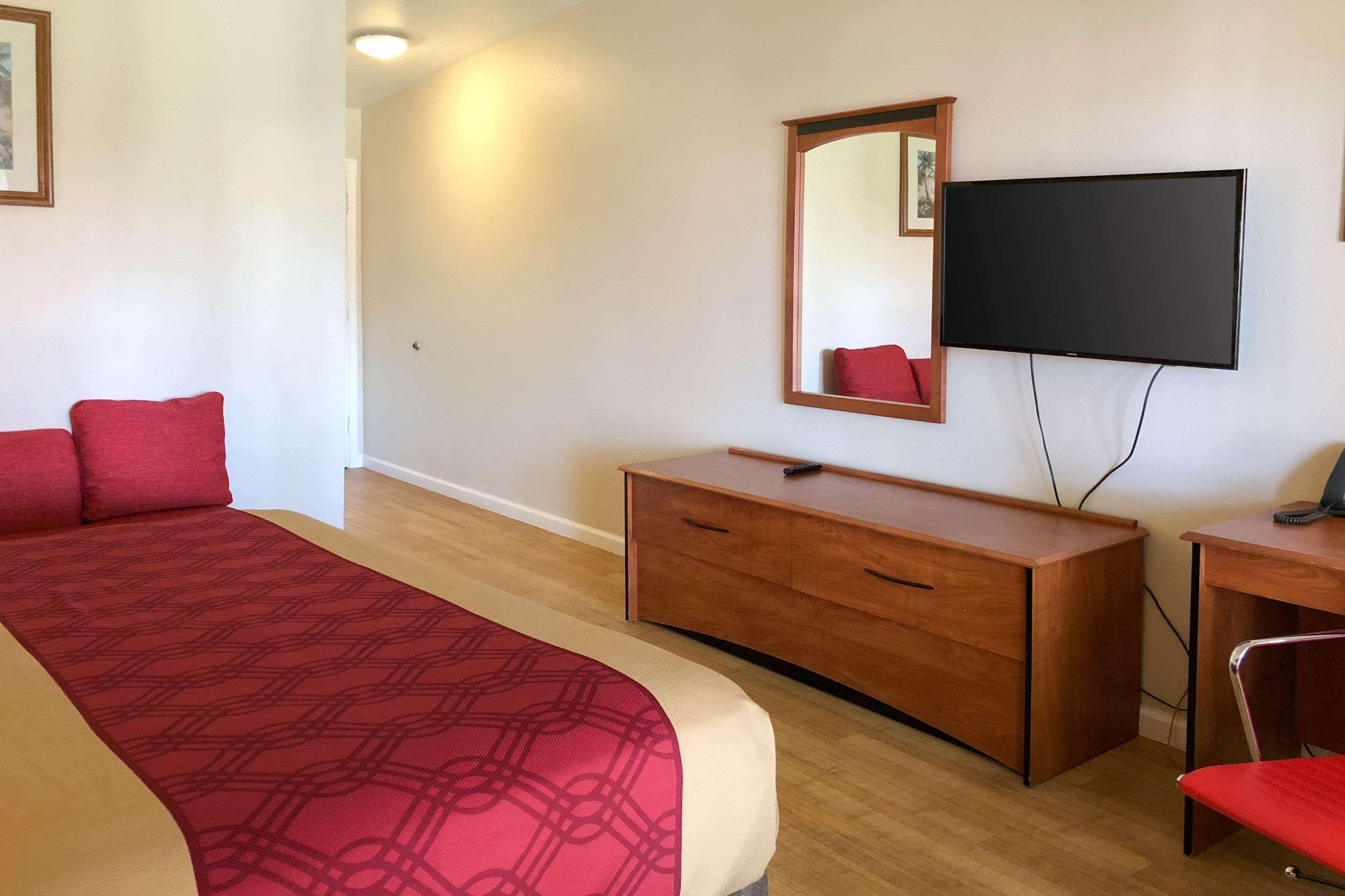 Econo Lodge Inn & Suites Oakland Airport מראה חיצוני תמונה