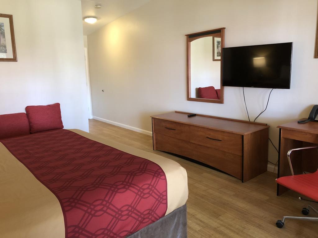Econo Lodge Inn & Suites Oakland Airport מראה חיצוני תמונה